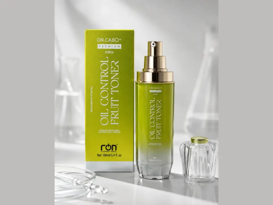 Chai và hộp Oil Control Fruit Toner DR.CASO+ PREMIUM cùng nắp trong suốt